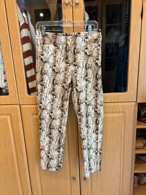 WHBM slim ankle pant 4R